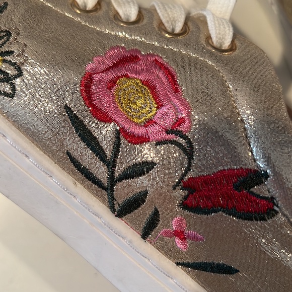 Angelo Milano gold FLORAL EMBROIDERED SNEAKERS, size 7 - Picture 4 of 5